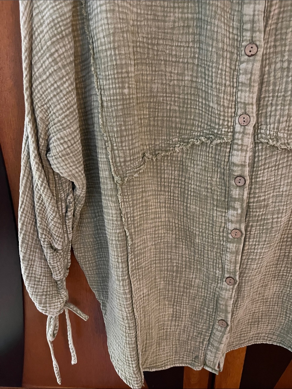 Easel Oversized Acid Washed Sage Green Gauze Button-Up Shirt w/Ruched Sleeves - Picture 4 of 10
